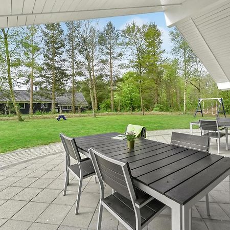 Awesome Home In Oksbl With 4 Bedrooms, Sauna And Wifi Oksbøl Bagian luar foto